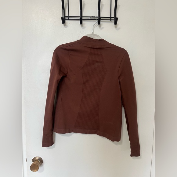 Workout Top - Picture 2 of 3